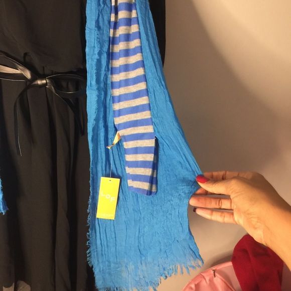 Striped Mesh Lightweight Scarf - Picture 4 of 5